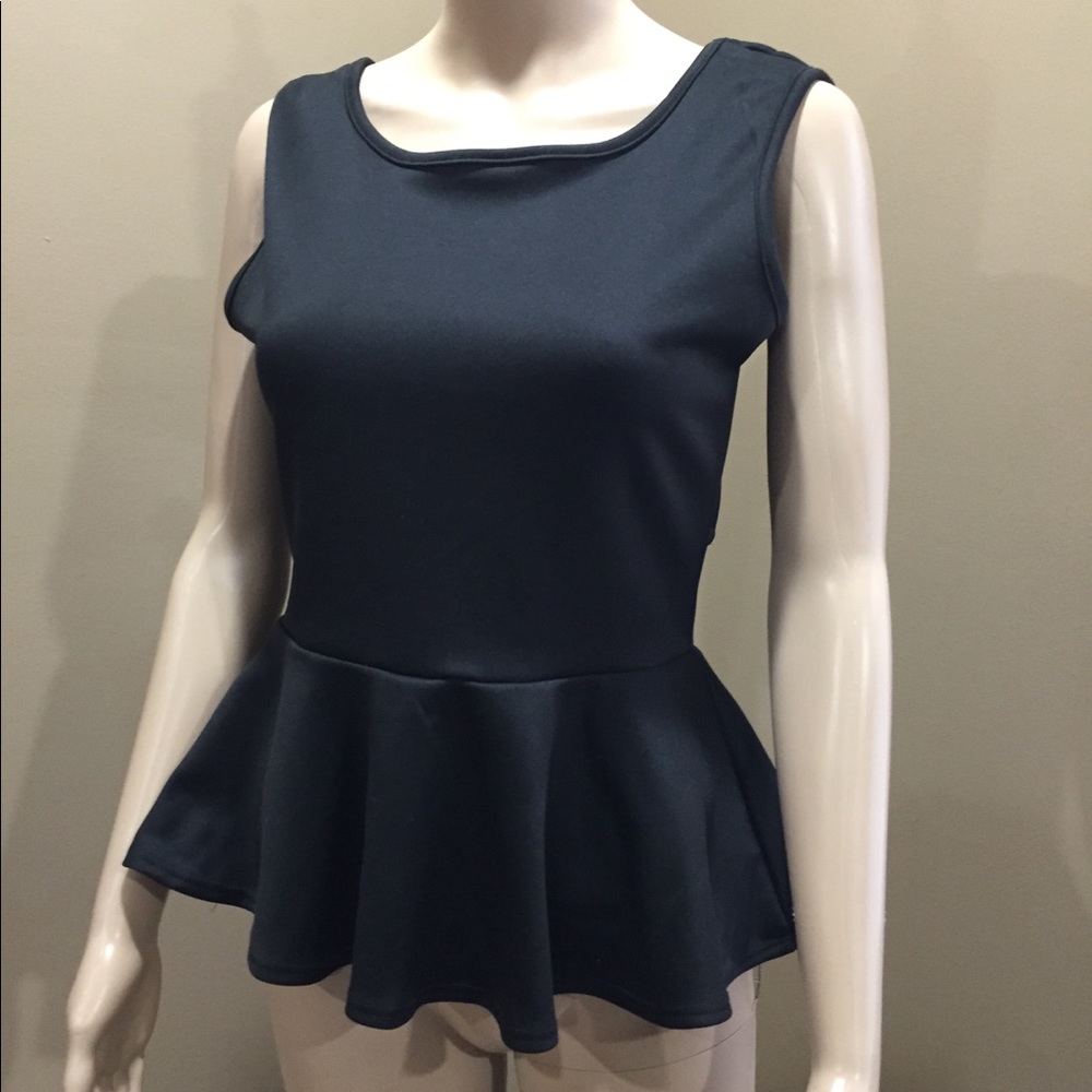 Black top. Ruffled back - Picture 2 of 7